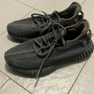 2019 Yeezy Boost 350 V2 . Mens size 6/ womens 8